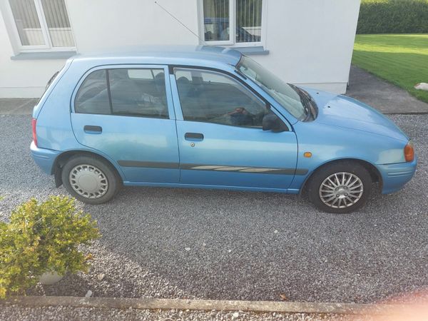 Toyota Starlet Hatchback, Petrol, 1999, Blue
