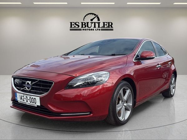 Volvo V40 Hatchback, Petrol, 2014, Red