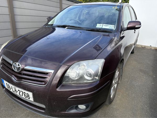 Toyota Avensis Saloon, Petrol, 2008, Red