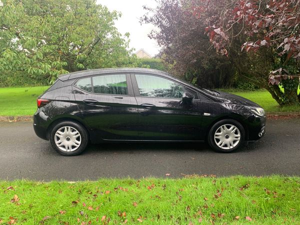 Opel Astra Hatchback, Diesel, 2021, Black