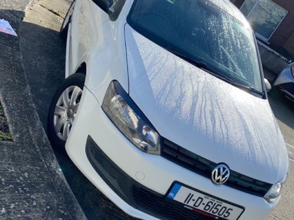 Volkswagen Polo Hatchback, Petrol, 2011, White