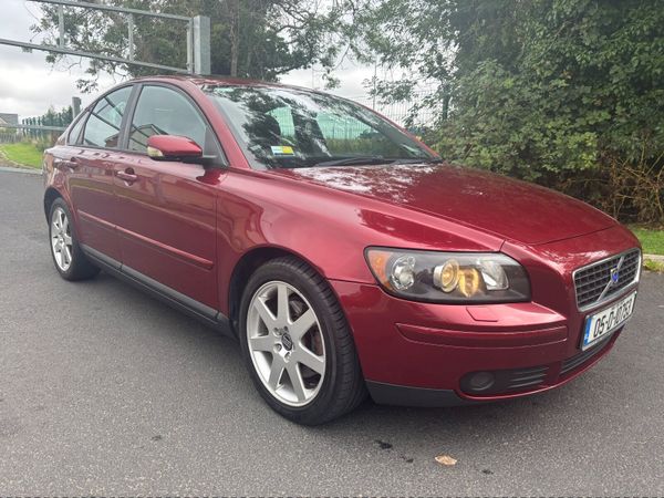 Volvo S40 Saloon, Diesel, 2005, Red