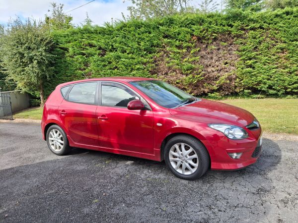 Hyundai i30 Hatchback, Diesel, 2011, Red