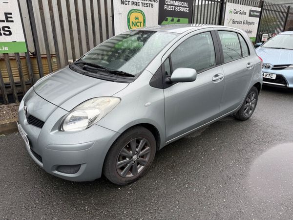 Toyota Yaris Hatchback, Petrol, 2009, Silver