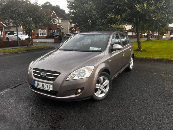 Kia Ceed Hatchback, Diesel, 2009, Beige