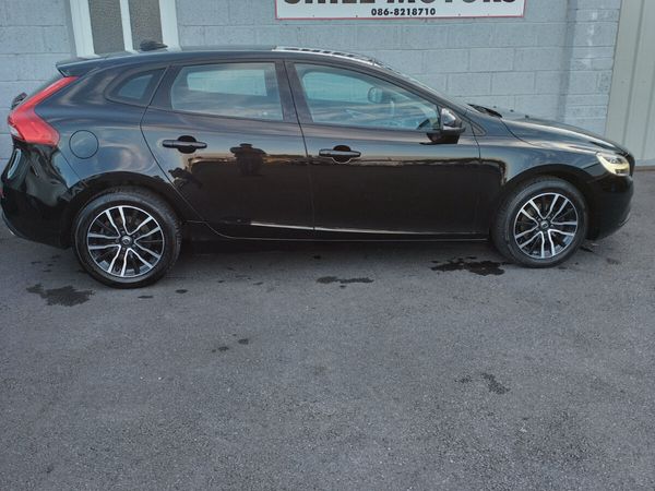 Volvo V40 Hatchback, Diesel, 2018, Black