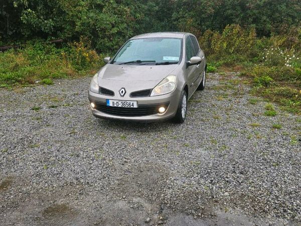 Renault Clio Hatchback, Petrol, 2011, Gold