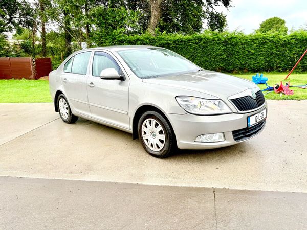 Skoda Octavia Saloon, Diesel, 2012, Beige