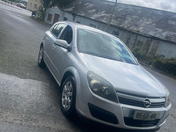Opel Astra Hatchback, Petrol, 2005, Silver