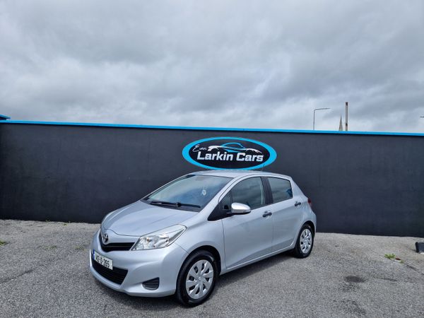 Toyota Yaris Hatchback, Petrol, 2014, Silver