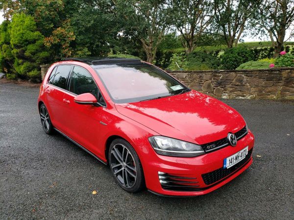 Volkswagen Golf Hatchback, Diesel, 2014, Red