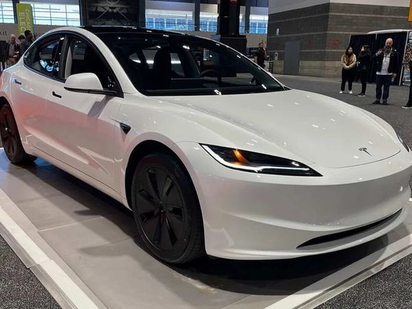 Tesla Model 3 Saloon, Electric, 2025, White