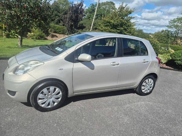 Toyota Yaris Hatchback, Petrol, 2010, Gold