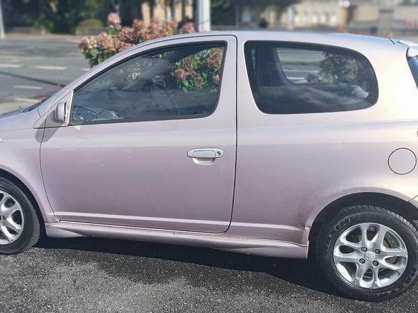 Toyota Yaris Hatchback, Petrol, 2000, Pink