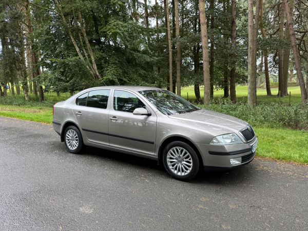 Skoda Octavia Hatchback, Petrol, 2007, Beige