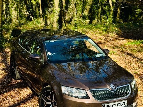 Skoda Octavia Saloon, Diesel, 2015, Brown