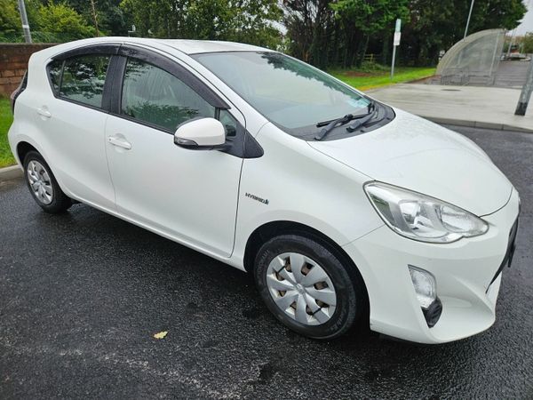 Toyota Aqua Hatchback, Petrol Hybrid, 2015, White