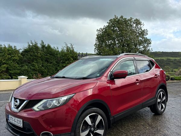 Nissan Qashqai SUV, Diesel, 2017, Red