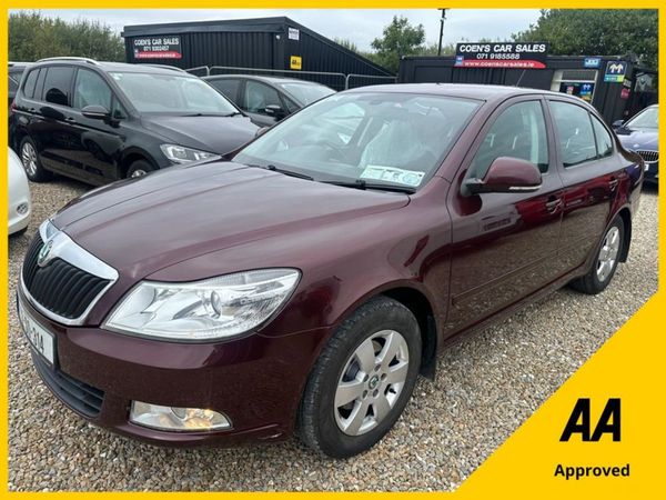 Skoda Octavia Saloon, Petrol, 2012, Red