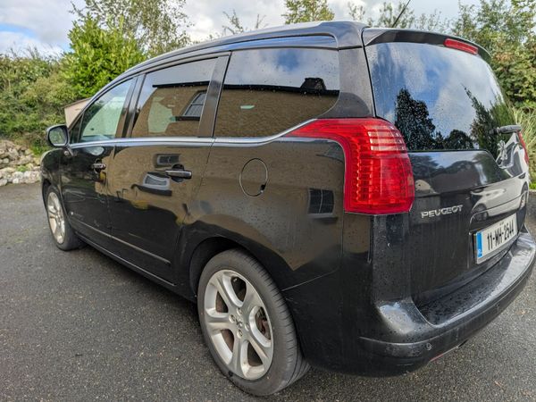 Peugeot 5008 MPV, Diesel, 2011, Black