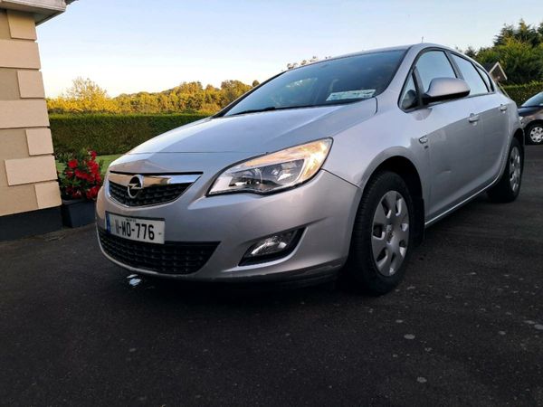 Opel Astra Hatchback, Diesel, 2011, Silver