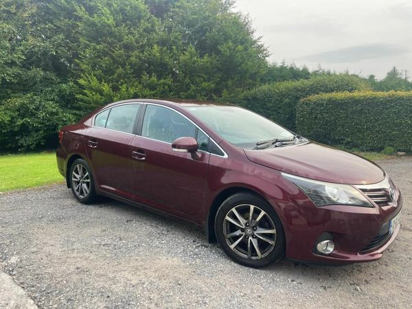 Toyota Avensis Saloon, Diesel, 2012, Red
