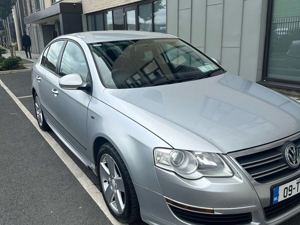 Volkswagen Passat Saloon, Diesel, 2009, Silver