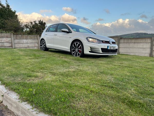 Volkswagen Golf Hatchback, Petrol, 2016, White