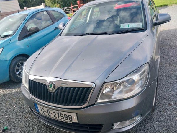 Skoda Octavia Saloon, Petrol, 2012, Grey
