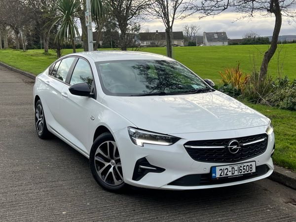 Opel Insignia Hatchback, Diesel, 2021, White