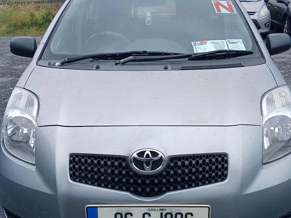 Toyota Yaris Hatchback, Petrol, 2006, Silver