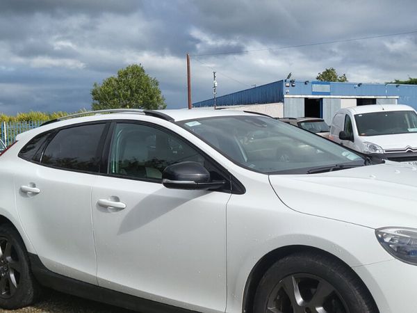 Volvo V40 Hatchback, Diesel, 2014, White