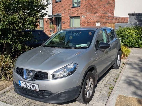 Nissan Qashqai Hatchback, Diesel, 2011, Silver