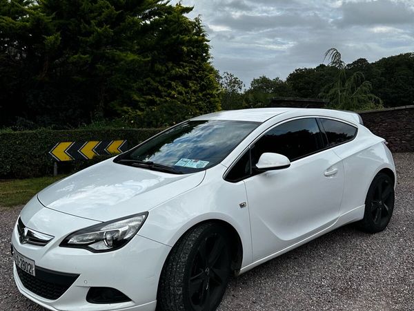 Vauxhall Astra Hatchback, Petrol, 2014, White