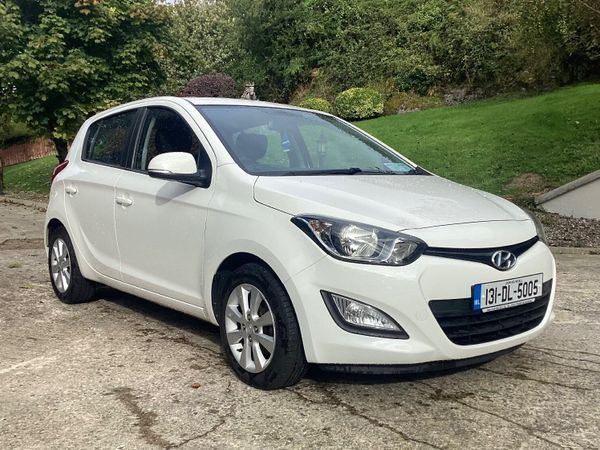 Hyundai i20 Hatchback, Petrol, 2013, White