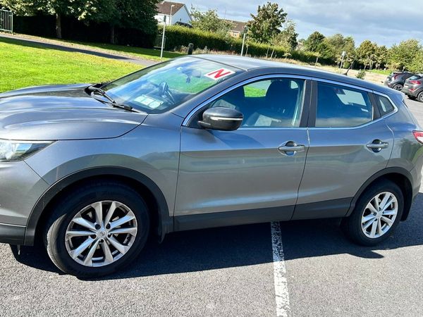 Nissan Qashqai Hatchback, Diesel, 2014, Grey