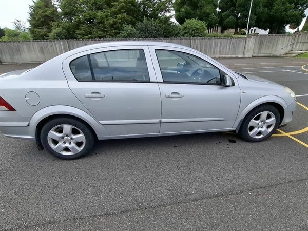 Opel Astra Saloon, Petrol, 2008, Silver