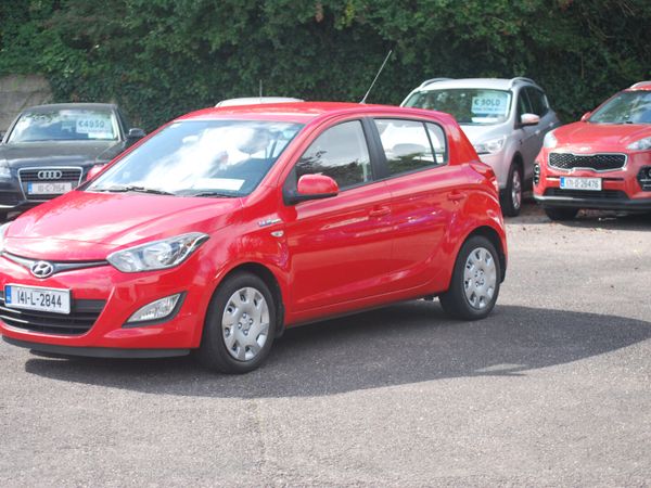 Hyundai i20 Hatchback, Petrol, 2014, Red