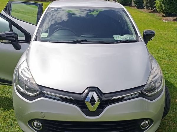 Renault Clio Hatchback, Petrol, 2015, Silver