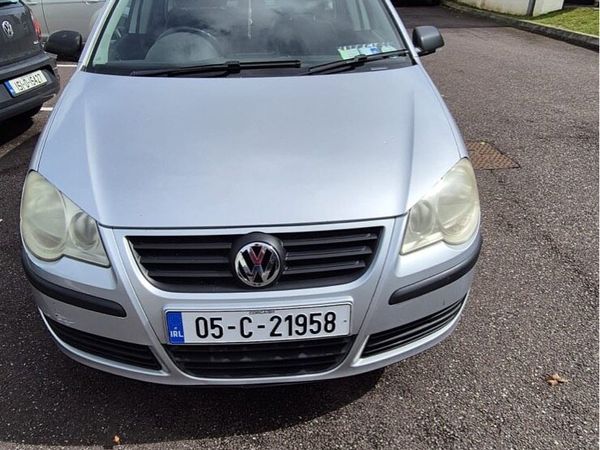 Volkswagen Polo Hatchback, Petrol, 2005, Silver