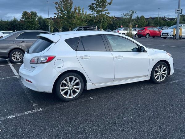 Mazda Mazda3 Hatchback, Petrol, 2011, White