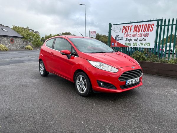 Ford Fiesta Hatchback, Petrol, 2013, Red