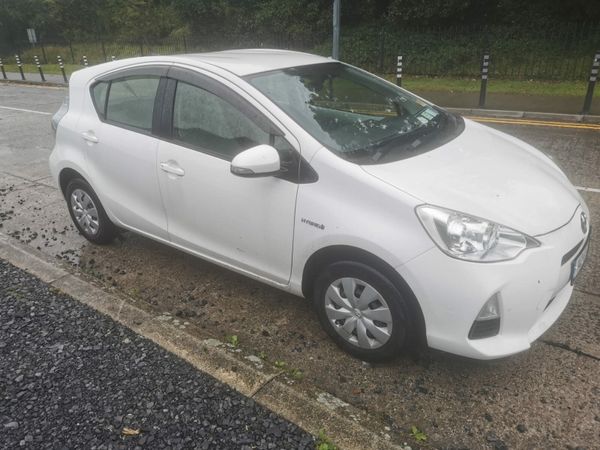 Toyota Aqua Hatchback, Petrol Hybrid, 2014, White