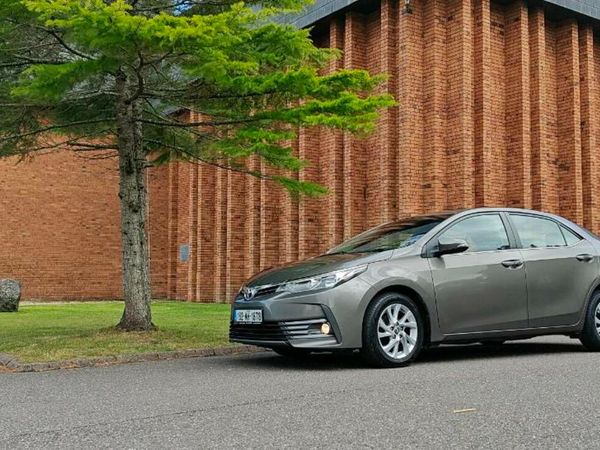 Toyota Corolla Saloon, Diesel, 2016, Grey