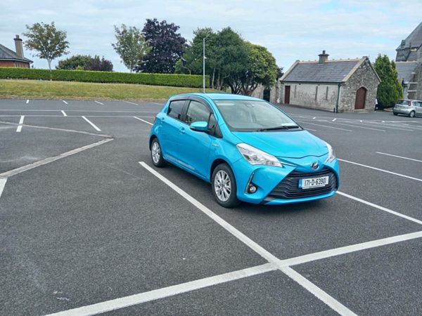 Toyota Yaris Hatchback, Petrol Hybrid, 2017, Blue