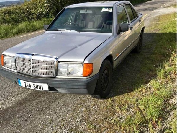 Mercedes-Benz 190 Saloon, Petrol, 1988, Silver