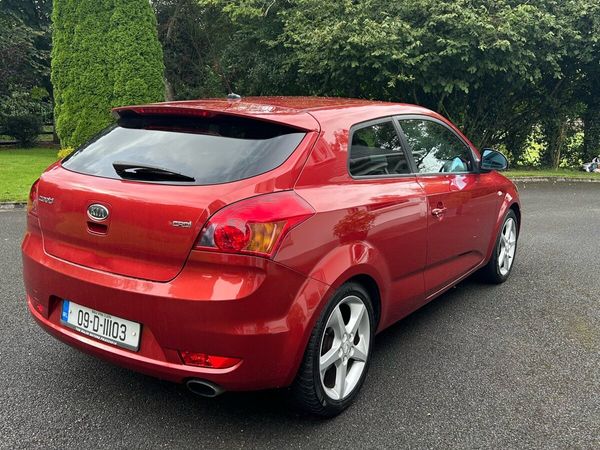 Kia Ceed Hatchback, Diesel, 2009, Red