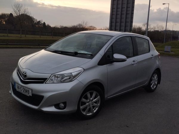 Toyota Yaris Hatchback, Petrol, 2014, Silver