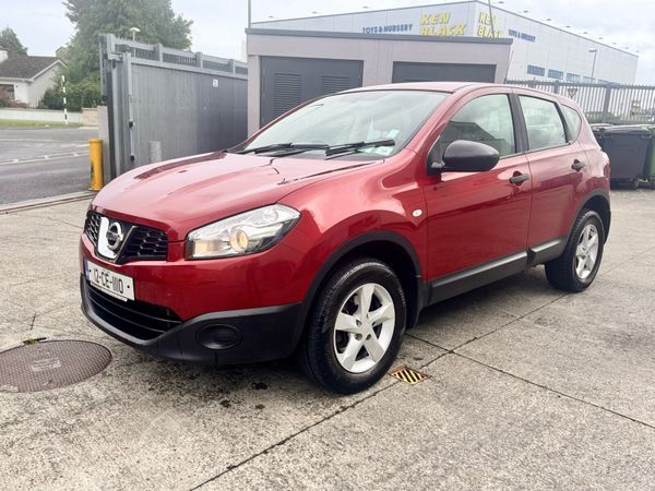 Nissan Qashqai Estate/Jeep, Diesel, 2012, Red