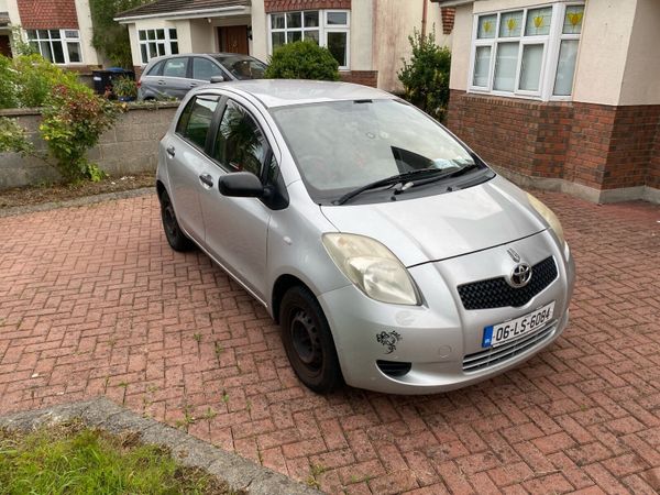 Toyota Yaris Hatchback, Petrol, 2006, Silver